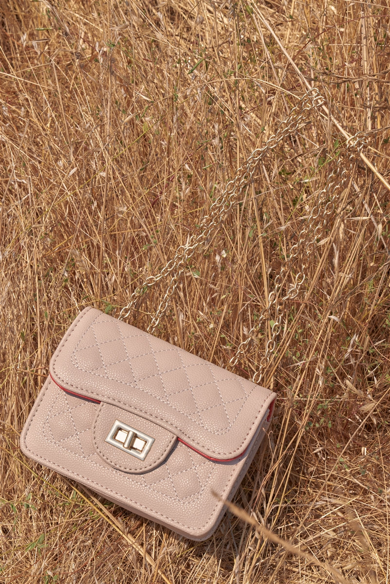 Bolso Nude Acolchado con Cadena Dorada