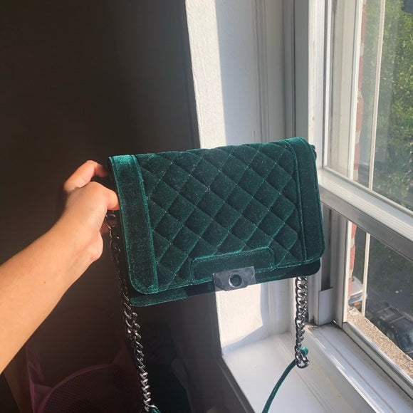 Monedero de terciopelo verde esmeralda